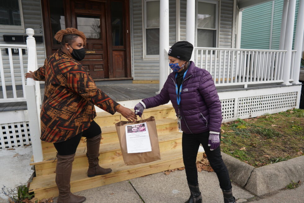 FamilyAid-Boston-Delivers-Thanksgiving-Meals